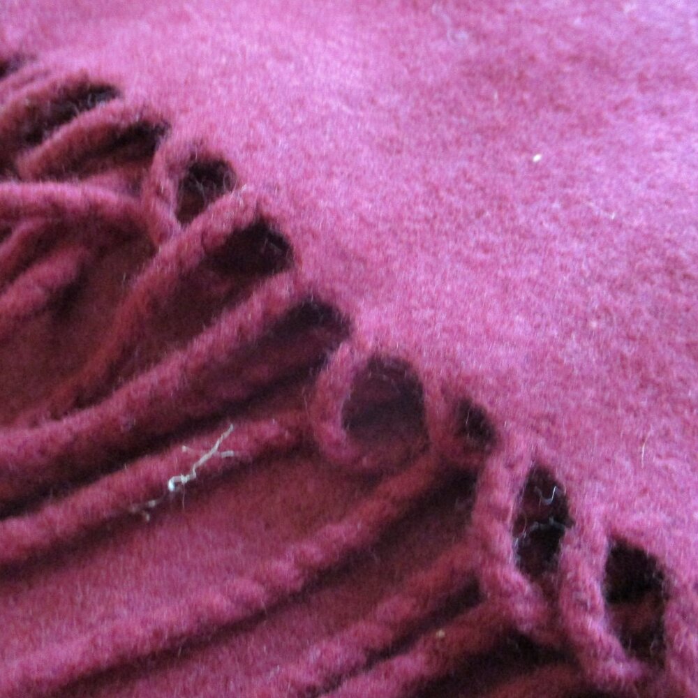 Beautiful soft Raspberry 100% wool shawl - Picture 2 of 4